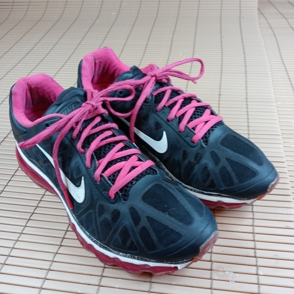 NIKE AIR MAX + 2011 BLACK-WHITE-CHERRY Women’s SZ